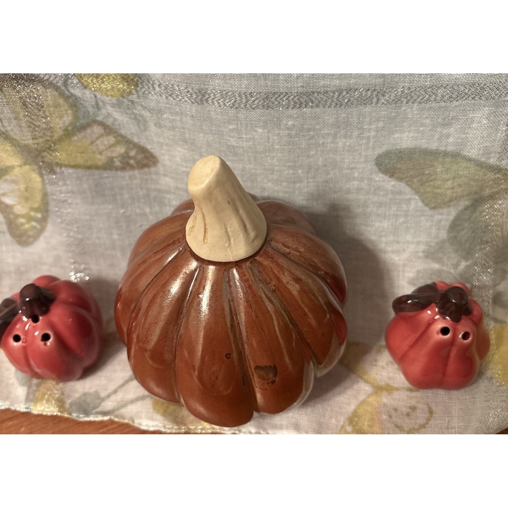 3  PIECE CERAMIC SALT AND PEPPER SHAKER WITH A CENTERPIECE‎ PUMPKINS FALL - Picture 5 of 11